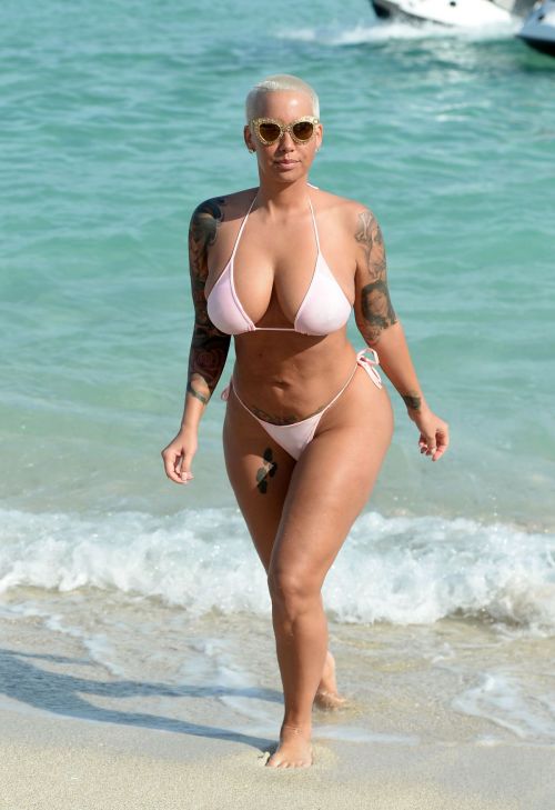 Amber rose with hair