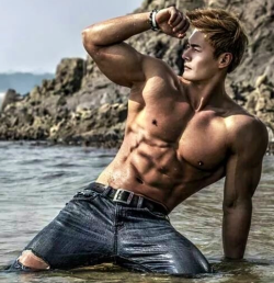 Yumyumasianhunks:  Yum Yum Asian Hunks. Check Out My Blog 