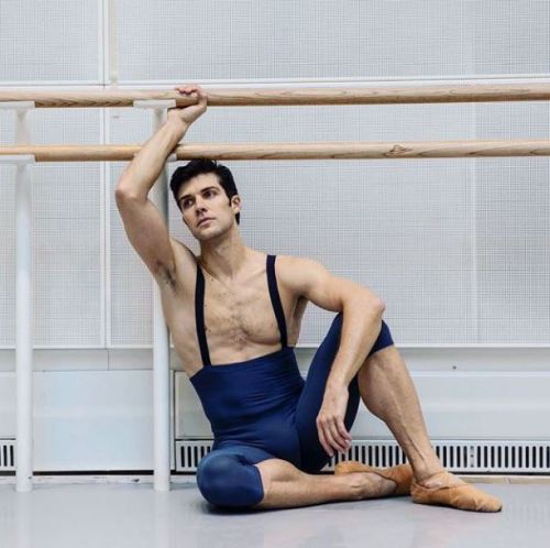 dance-world:    Roberto Bolle - Teatro alla Scala - photo by @dancersdiary