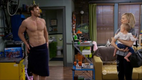 superherofan:  Check out more pics at my Derek Theler gallery.