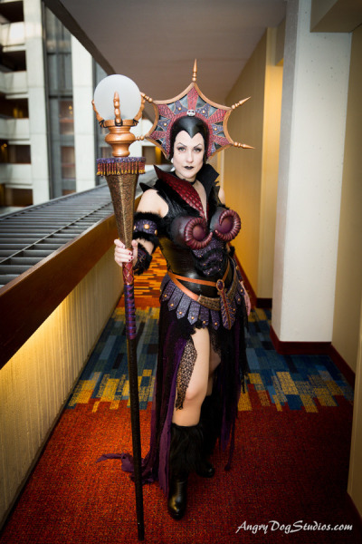 Evil-Lyn (Masters of the Universe) | Costume & cosplay by Brandi Burns; photo by Angry Dog Studios
schroedingersoreo:
“ Sweet marshmallow peeps this is fantastic!!!!
“Brandi Burns created the entire ensemble from scratch using Worbla, leather, and...