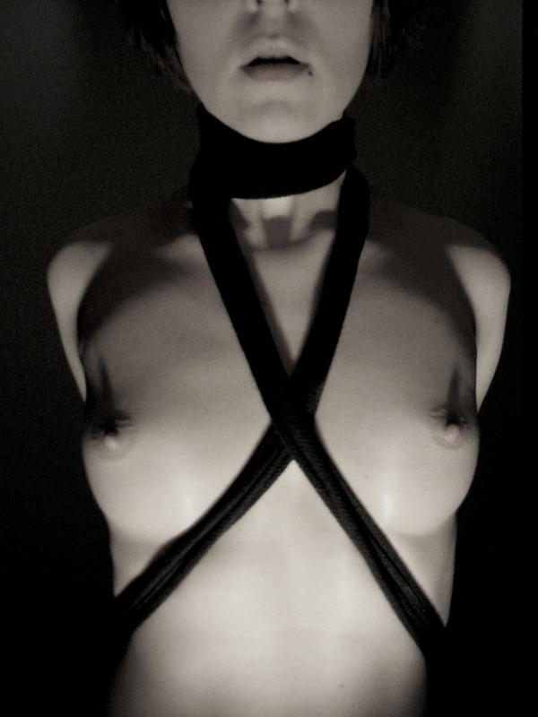 darkangelsbride:  Photo by Minon Minon