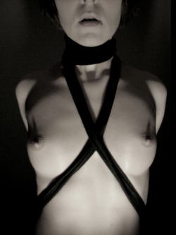 ballerinabondagefairies:  &ldquo;Nipple shadows…&rdquo; Photo by Minon Minon ( via darkangelsbride )