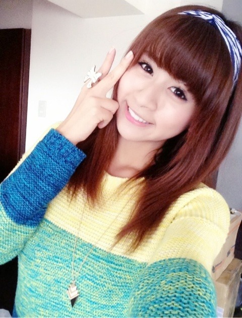 heyweathergirls:  [130326] Esse’s Twitter Update. “なに？またデザート食べたい..どうしようかな…&gt