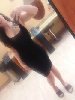 melissa-middle:Showered and left the gym in nothing but my little black dress, shoes,