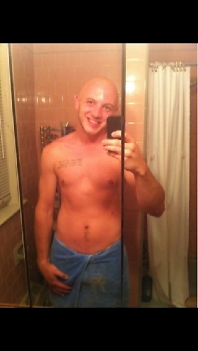 guyswithcellphones:  Rob 24yo from Beverly Cove, MA. getting cleaned up and showing