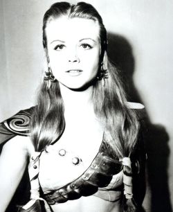 aiiaiiiyo:  Angela Lansbury in 1939. Check