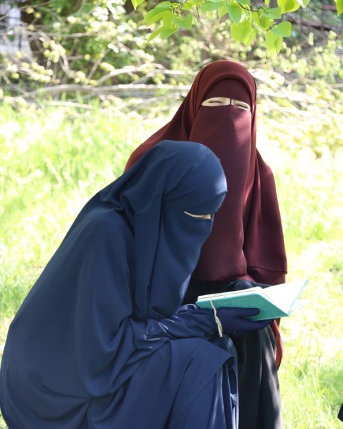 nawelsissy:Me and my sisters reading Holy Qran in the open after lockdown
