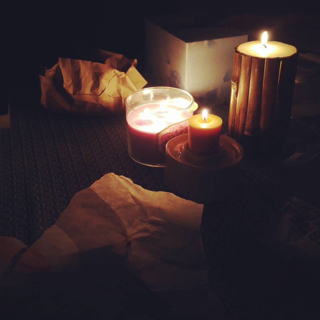 yourroyalpenis:  Having a romantic Taco Bell dinner by candle light because the storm