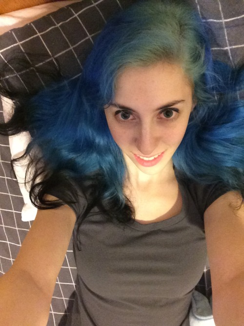 arikkay: Don’t think I’ve posted any pics yet of the blue, so here ya go ^^