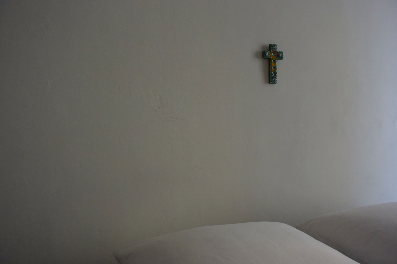 #bed#bedroom#wall#white#light#cross#christ#jesus#catholic#god#pillow