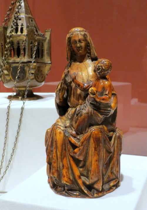 barnsburntdownnow:Seated Virgin and ChildUnknown French artist, 1300-25Ivory, stain