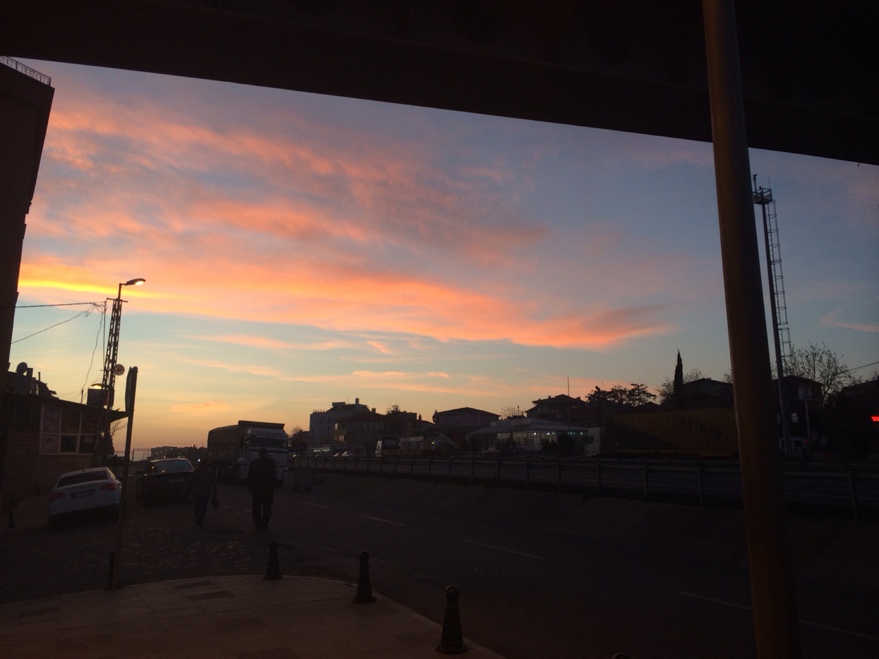 somnifik:  took this picture while waiting for the bus sun setting was beautiful 