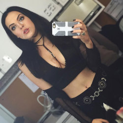 (Via Liz Gillies [Oc]) 