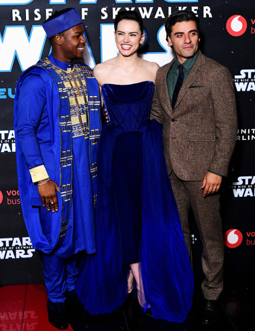 thestarwarsdaily: John, Daisy, and Oscar  |  Star Wars: The Rise of Skywalker London premiere