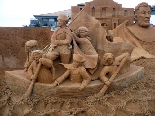 Porn archiemcphee:  These awesome sand sculptures photos