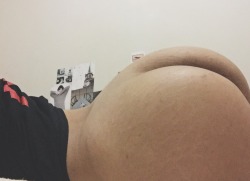 mydarlingrida:  Obsessed with my butt lately 