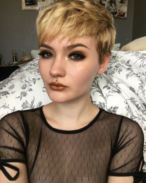 neutralfleur:who says you can’t be dead in the summertimeinsta: neutral.fleur