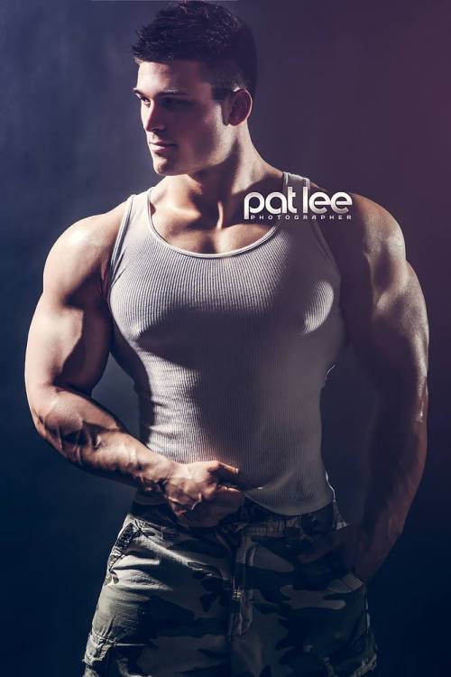 muscle-addicted:  Sean Smith | by Pat Lee  