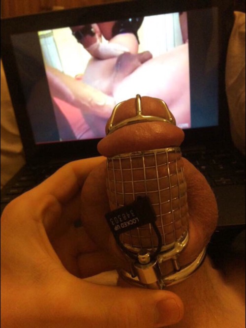 yesboy989:  Porn is so frustrating in a cage. adult photos