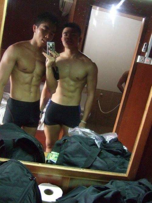 j-aime-asian-men:  Three some
