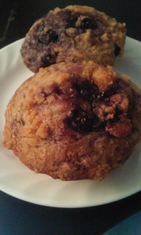 Porn photo foodffs:  http://thebakermama.com/recipes/blueberry-streusel-muffins/