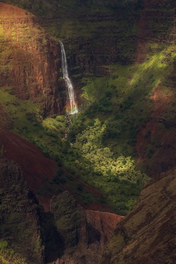 sublim-ature:Waipo’o Falls, Hawai’iTed Gore