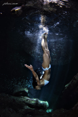 lifeunderthewaves:  World Below by Dayiscoming www.jdvos.com Image taken for Ikelite Underwater Systems using DSLR housing and two DS-161 strobes. Underwater cave near Koh Tao Thailand. 