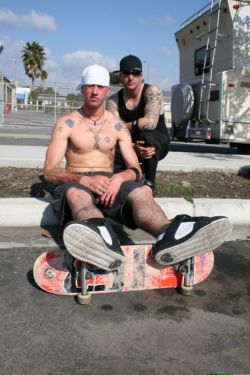 skatersoxandsex:  johnnybdiablo:  Sk8 punk bros  Yes!! 