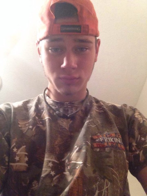 broism1:  Hot as FUCK redneck dippin bro!