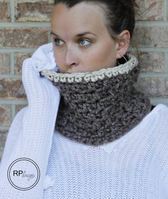 The Jamie Crochet Cowl FREE Pattern - Two Sizes // by Rescued Paw Designs