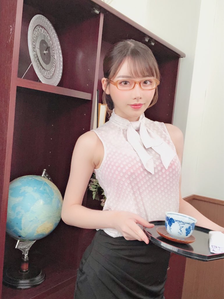 taku007:  (深田えいみ AV女優さんのツイート: “今考えてる事…なんでも知ってますよ社長💓