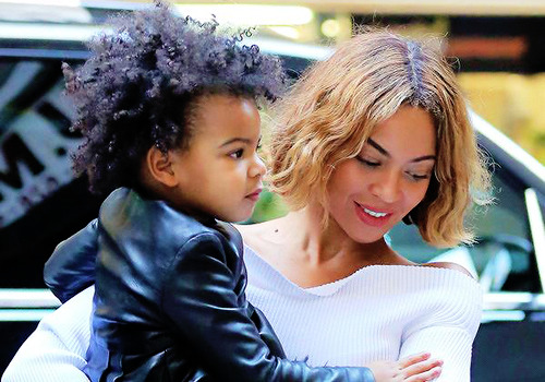 youngblackandvegan:  smidgetz:  fuckyesbeyonce: Beyoncé &amp; Blue spotted in