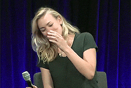 celoewe:Yvonne Strahovski - Laughing - Nerd HQ panel 2015