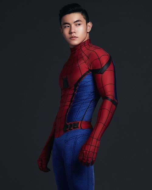 jaayyse: doubledoublezero: windwaker01: Oh my!!  HowSpidermanshould'vebeen  Face and body goals