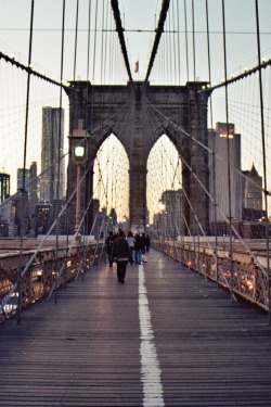 r2&ndash;d2:  Brooklyn Bridge 