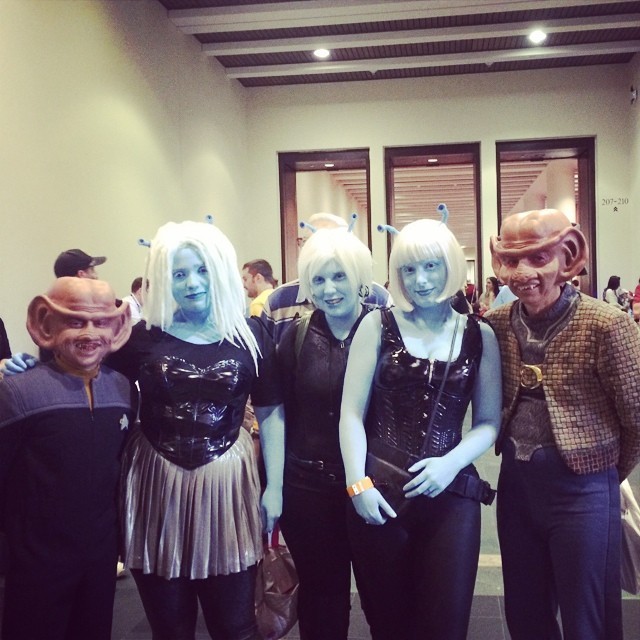 We ran into Aron Eisenberg and Max Grodenchik dressed as their characters from DS9, Rom and Nog! #trekbos #startrek #andorian #andorians #ferengi #ds9 #deepspace9 #deepspacenine #cosplay (at Star Trek Boston)