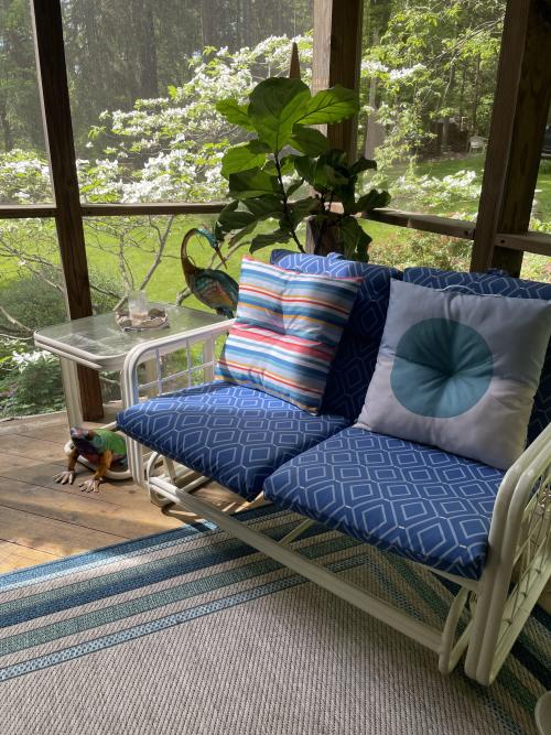 Screened in porch at my parents house via https://ift.tt/qkQNg6c