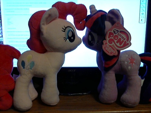 crackervolley:  redivdrip:  hors  skfgalfydslfkhghadkjslfhgaskjhfjhkdfbskjldghkjd  <3!