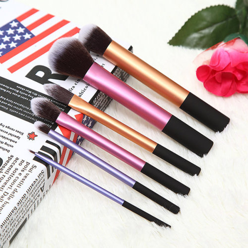 lovelyanifashion:Lipstick And Makeup Brushes001   /   002   /   003   /   004Discount code: purplehy