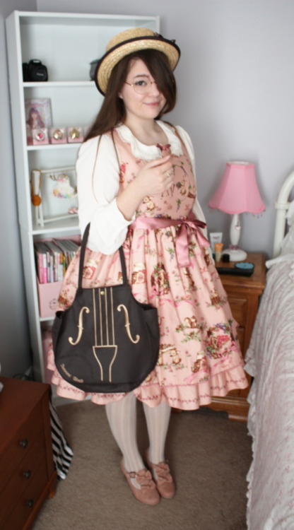 darlingxdoe:  JSK &amp; tote: Innocent World  Everything else offbrand  I’m having trouble