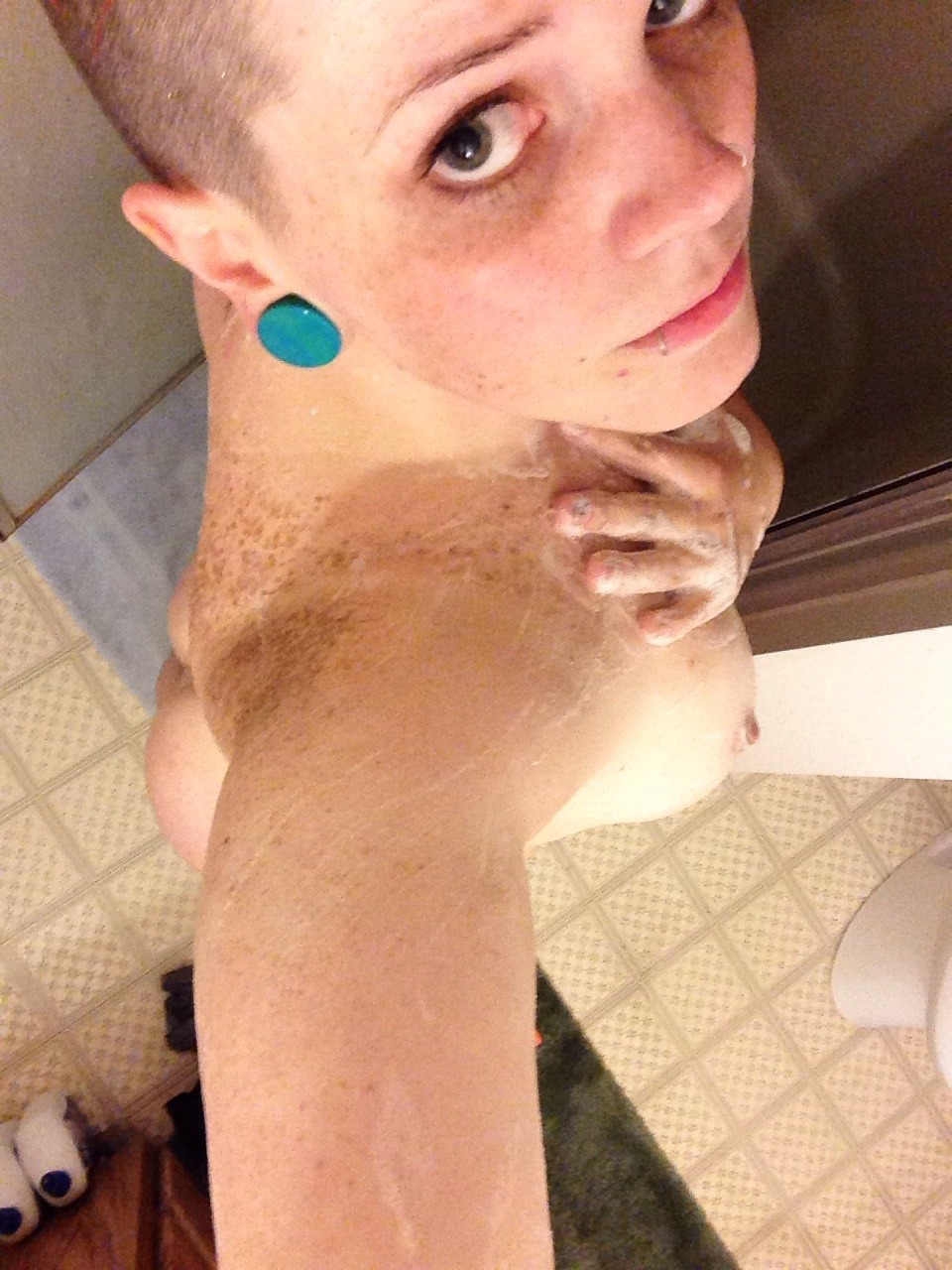 carimehometonight:  Teaser nude because it’s been a whole. Soap. 