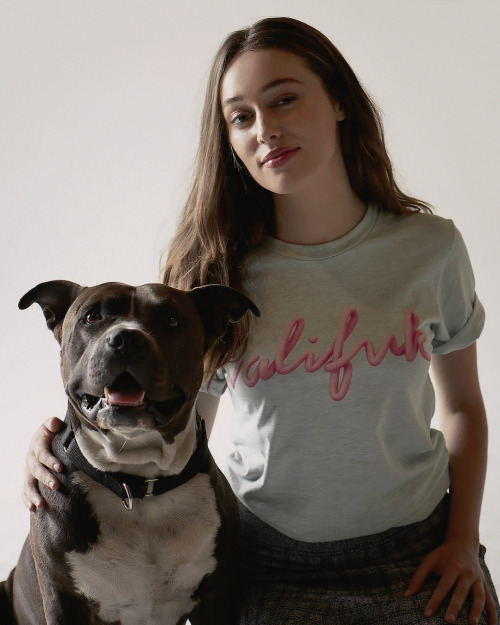 lexadebnam:Alycia Debnam Carey and a dog.(because you know you need it)