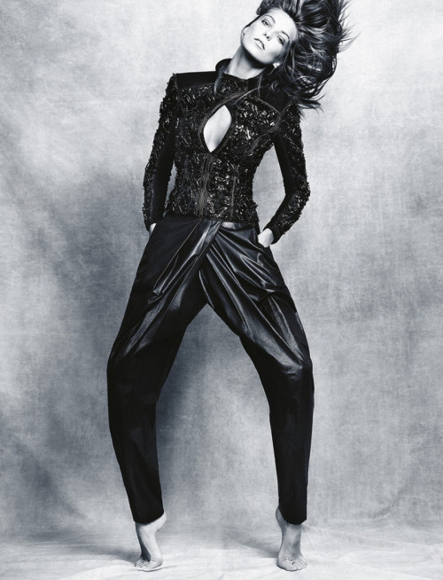 Daria Werbowy by Nico for Madame Figaro France November 1, 2013 https://www.facebook.com/media/set/?