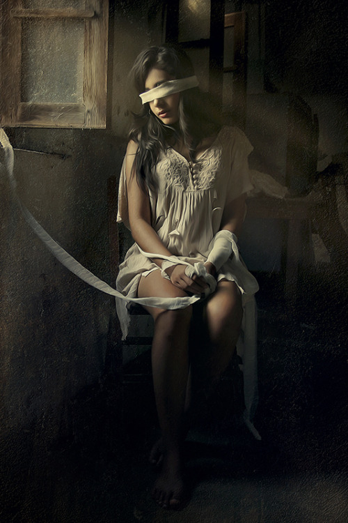 palavre:  (via Amnesia by Tito Reliefi on Art Limited) 