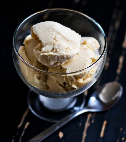 heygingergirl:  boozybakerr:Bourbon Ice CreamWhere Alcohol Is The Main Ingredient    Need I say more?  Now….where and how do I get such an amazingly  wonderful thing????…