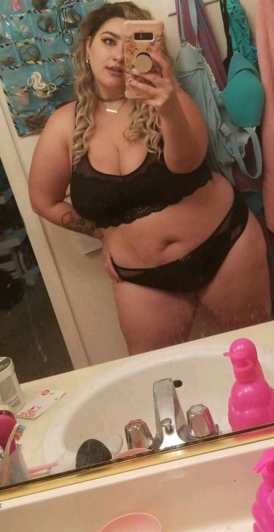 woahashley: Its ya curvy gf  Project Maenad porn pictures