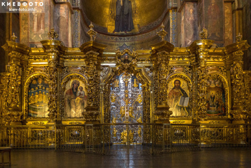 legendary-scholar:  Imperial gate of the main altar of the Sofia cave, Hagia Sophia.