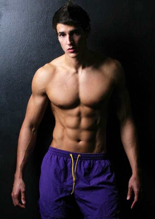 hunkopedia:  Follow Hunk’o’pedia for more hot guys!