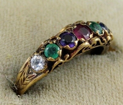 pinkalicious304:historicaljewelry:A Georgia era, early 19th century, ‘Dearest’ ring, the first lette